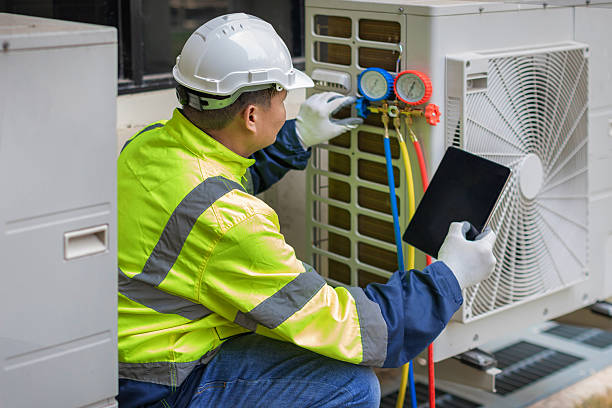 Professional Hvac technician working in Holly Hill, FL